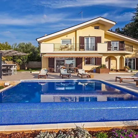Oliva Villa